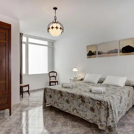 Ferienhaus Fuer 8 Personen Ca 150 Qm In Ciutadella, Menorca Westkueste Von Menorca